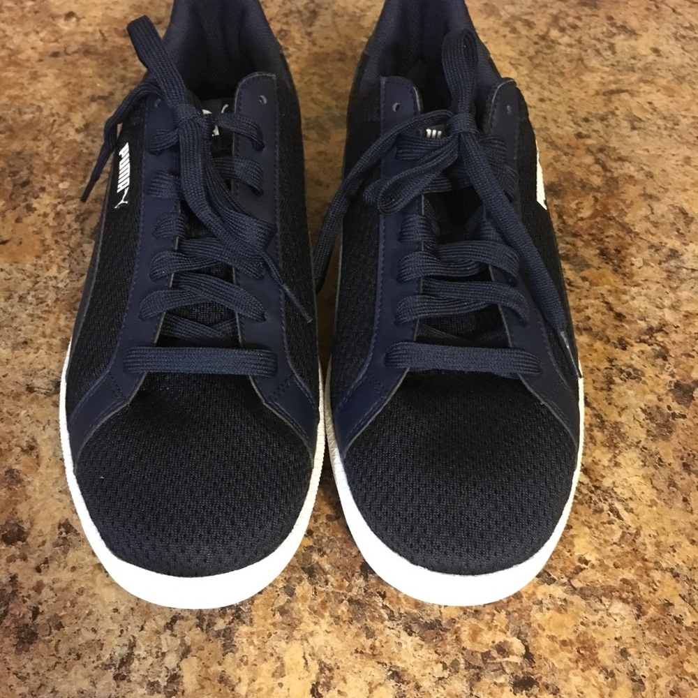 NWOT Men’s Black/White Puma Sneakers Sz 10